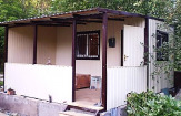 Дачный утепленный домик 6 м х 2,45 м с обшивкой из цветного профлиста.